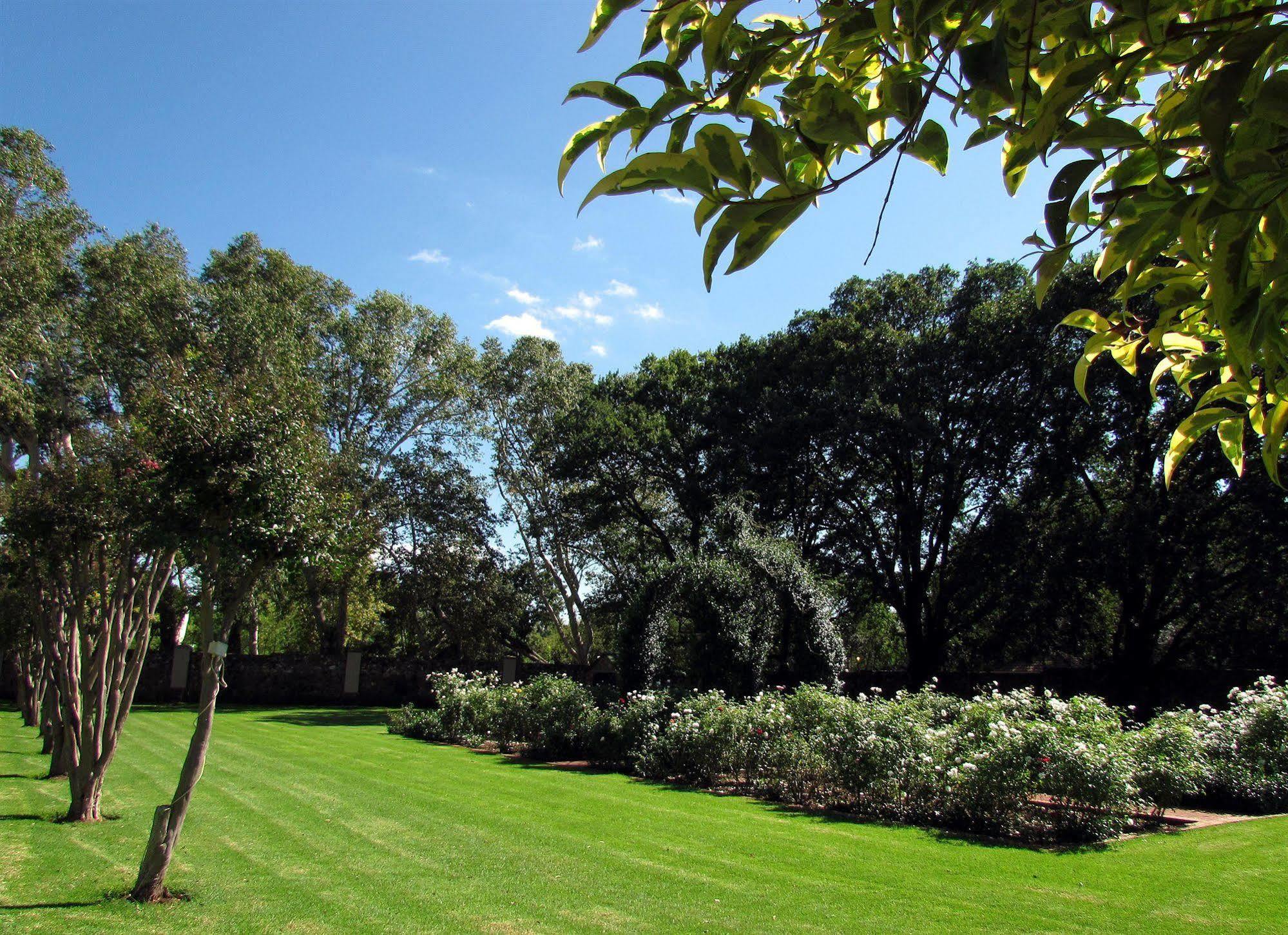 River Meadow Manor 4*